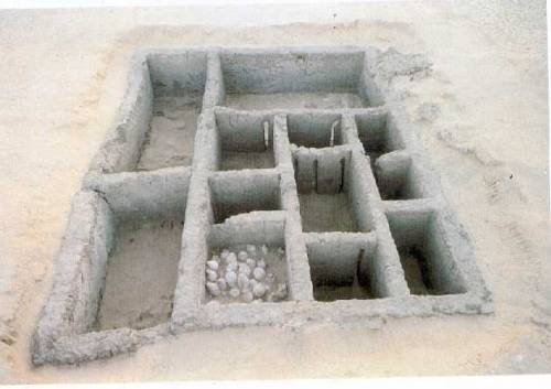  Гробница правителя Около 3200 года до н.э. (культура Негада-III) Кирпич-сырец Абидос, некрополь знати