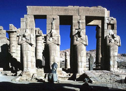 Храм Рамзеса II в Фивах (Рамессеум). 13 в. до н.э
